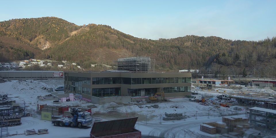 Livebild Baukamera 1 - Webcam 'Gesamtpanorama Südseite' - Baustelle Neubau Headquarter Komptech Frohnleiten (ca. 5 Minuteninterval)