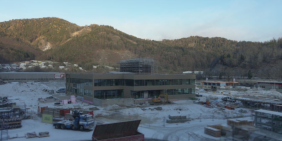 Livebild Baukamera 1 - Webcam 'Gesamtpanorama Südseite' - Baustelle Neubau Headquarter Komptech Frohnleiten (ca. 5 Minuteninterval)